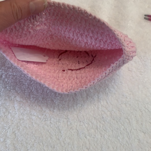 NWOT PINK ‘MOM’ BEANIE - Picture 7 of 7